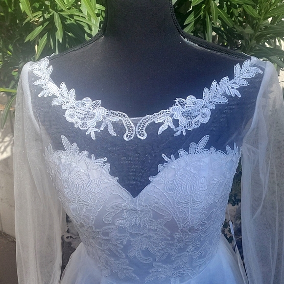 Wedding Dress - Picture 1 of 11
